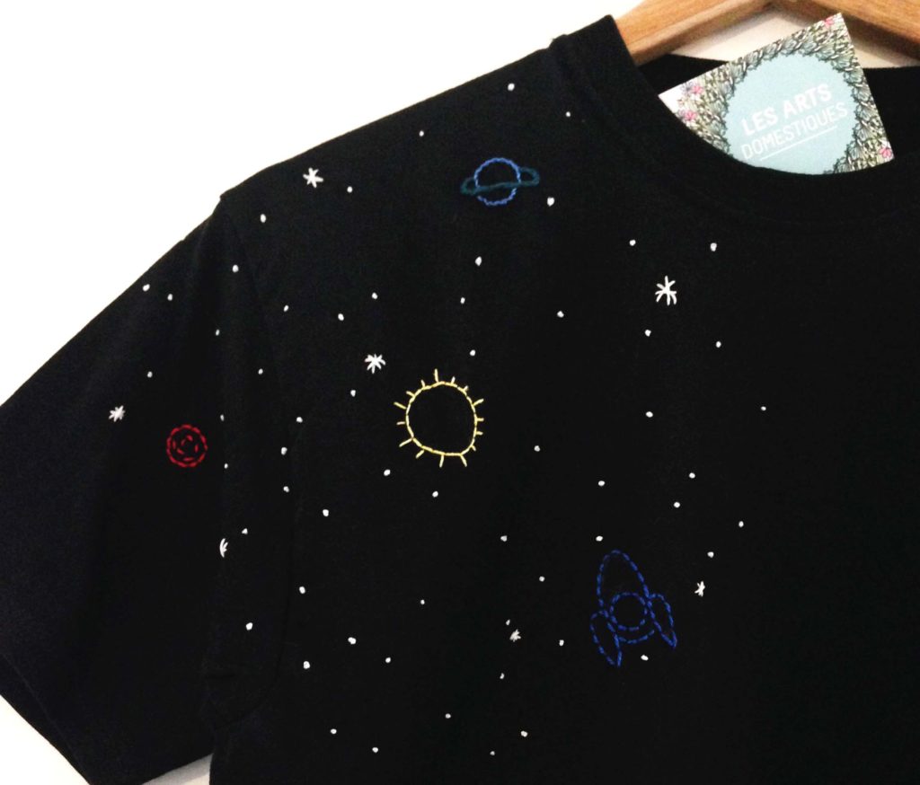 Tee shirt brodé galaxie Les arts domestiques